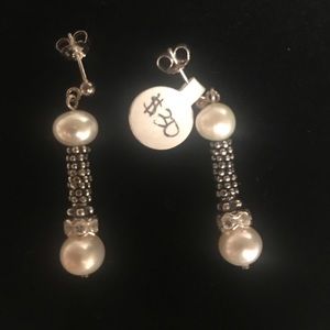 925 Sterling Silver Drop Pearl earrings!